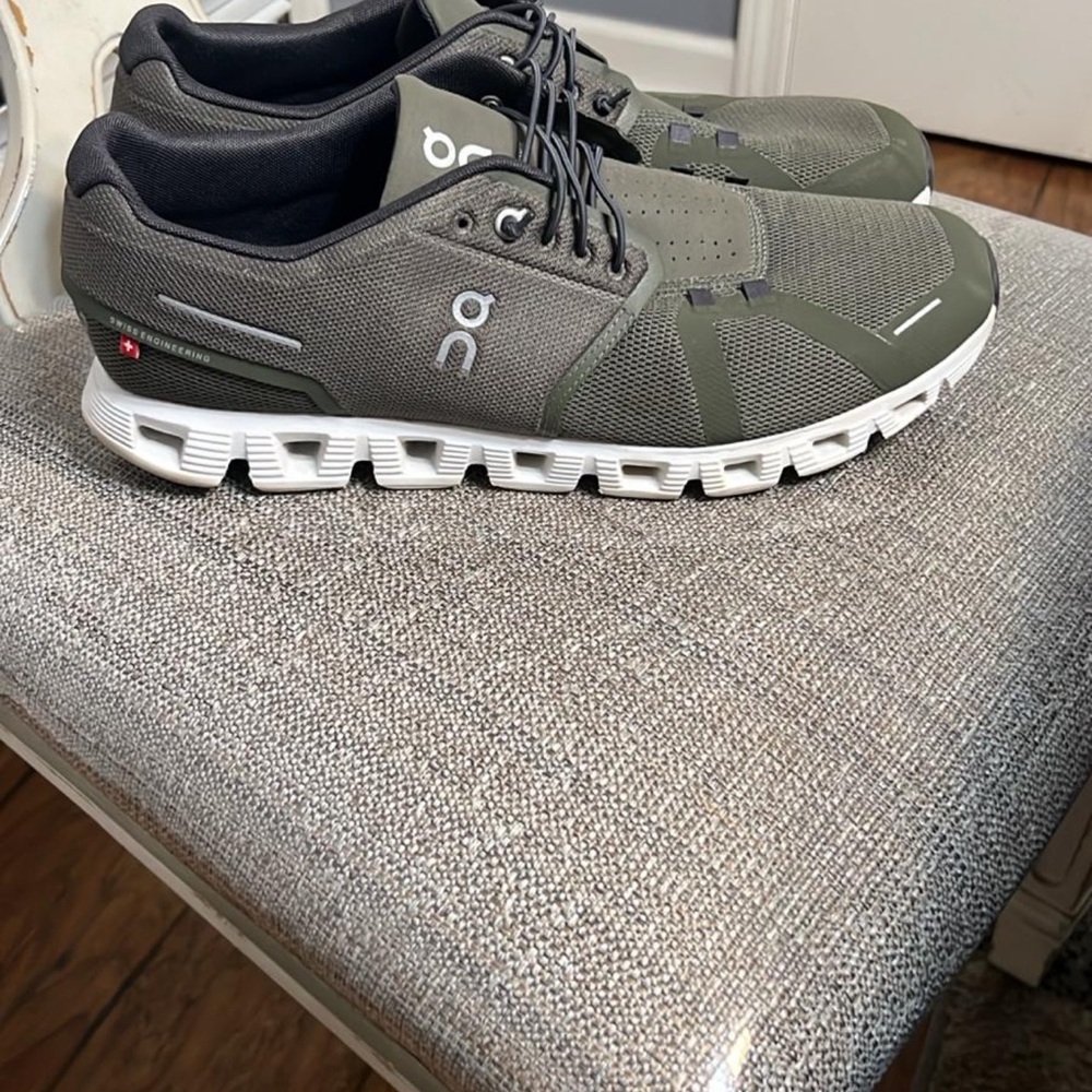 On Running Men's Shoes - Olive and White